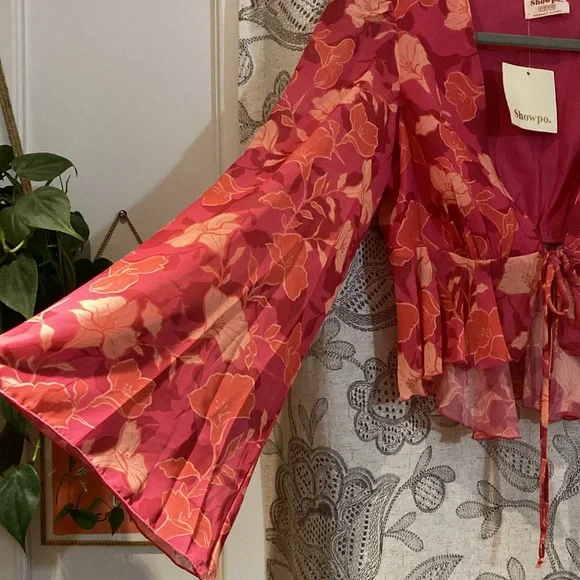 Showpo. Size: 4 Pink Floral Flowy Blouse - Picture 3 of 7